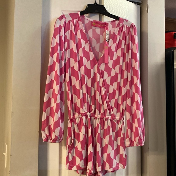 Romper, adorable for anytime, anywhere. Throw it on and you are good to go!! - Picture 1 of 9